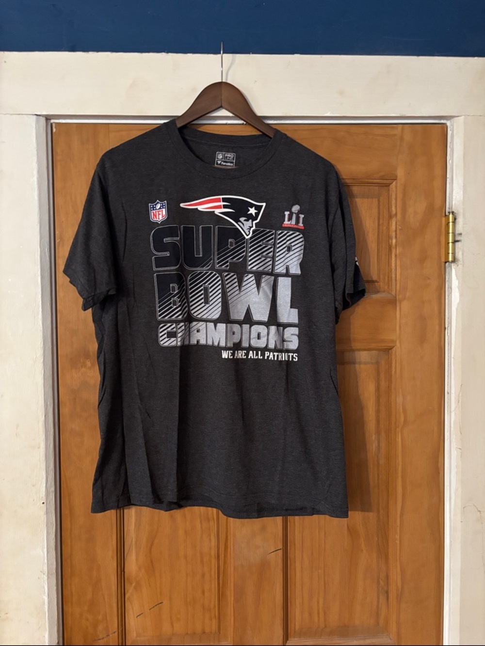 Fanatics New England Patriots Charcoal Super Bowl Champions Graphic Tee
